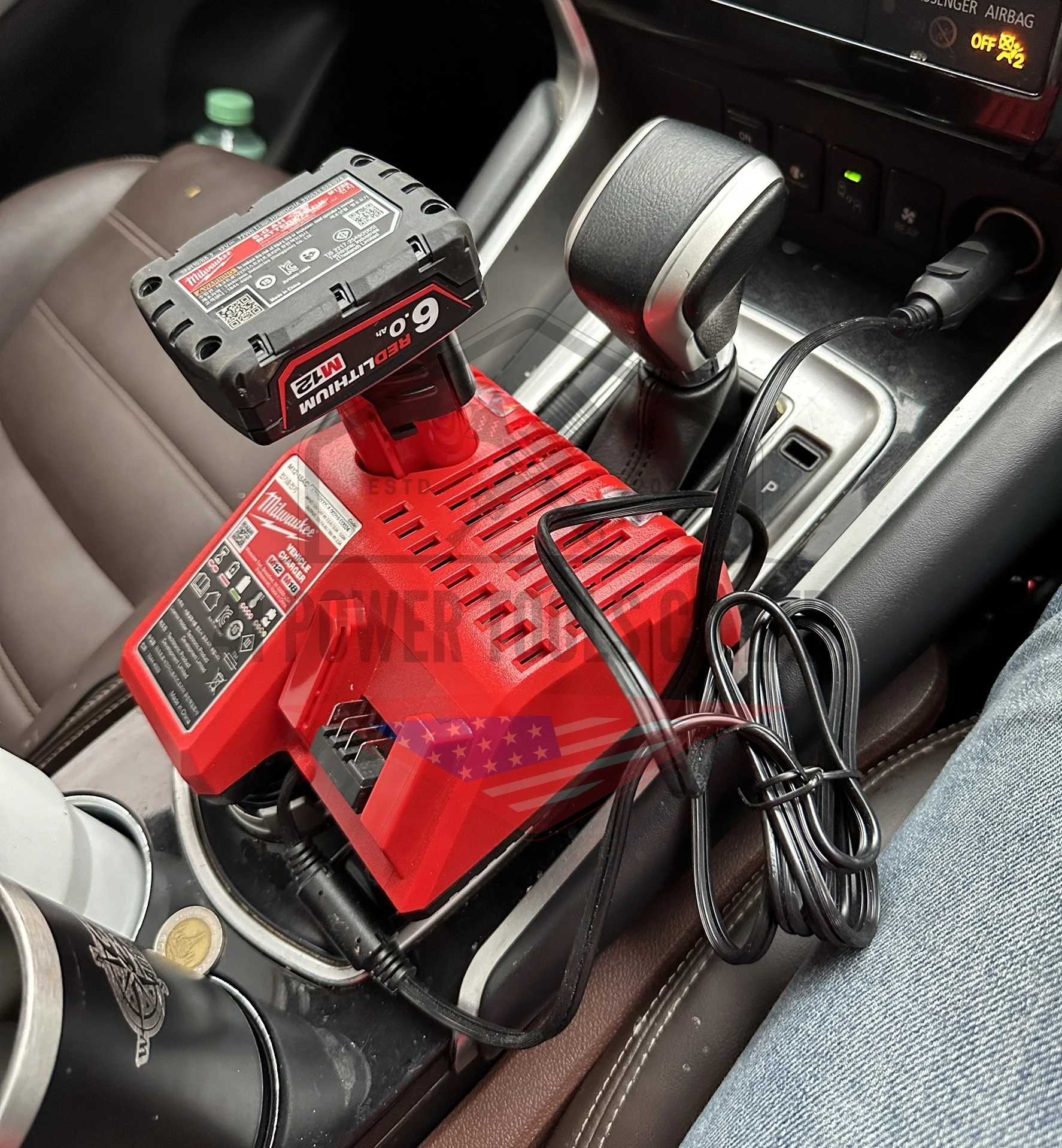 แท่นชาร์จแบตเตอรี่ 12-18 โวลต์ สำหรับชาร์จในรถยนต์ Milwaukee - M12-18AC ASIA - Image 4